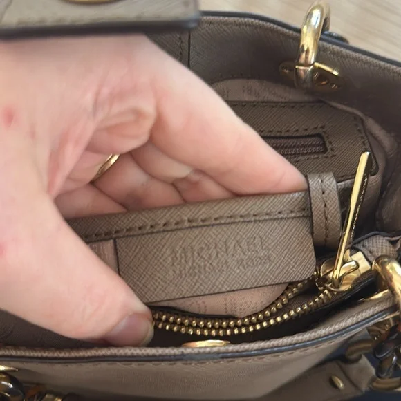 MICHAEL MICHAEL KORS Cynthia Saffiano Leather Satchel - Picture 11 of 14